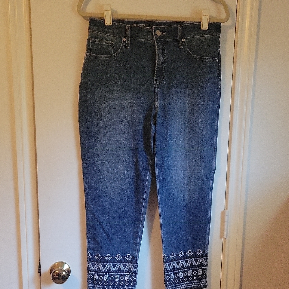 Chicos So Slimming Girlfriend Slim Leg Crop jean, size 0.5